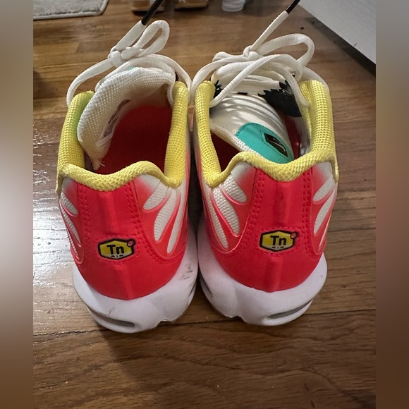 Wmns Air Max Plus 'Legend of Her', size 9.5 - Picture 2 of 3